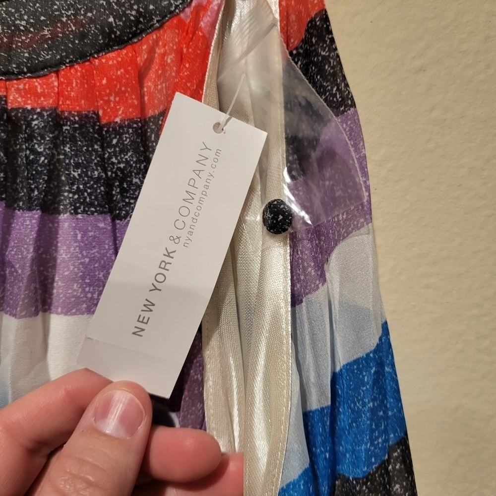 NWT New York & Company Pleated Multi Color Sleveless Maxi Dress Size Medium - Picture 5 of 9